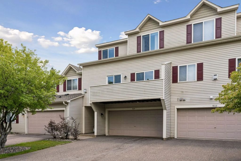 9110 Comstock Lane N, Maple Grove