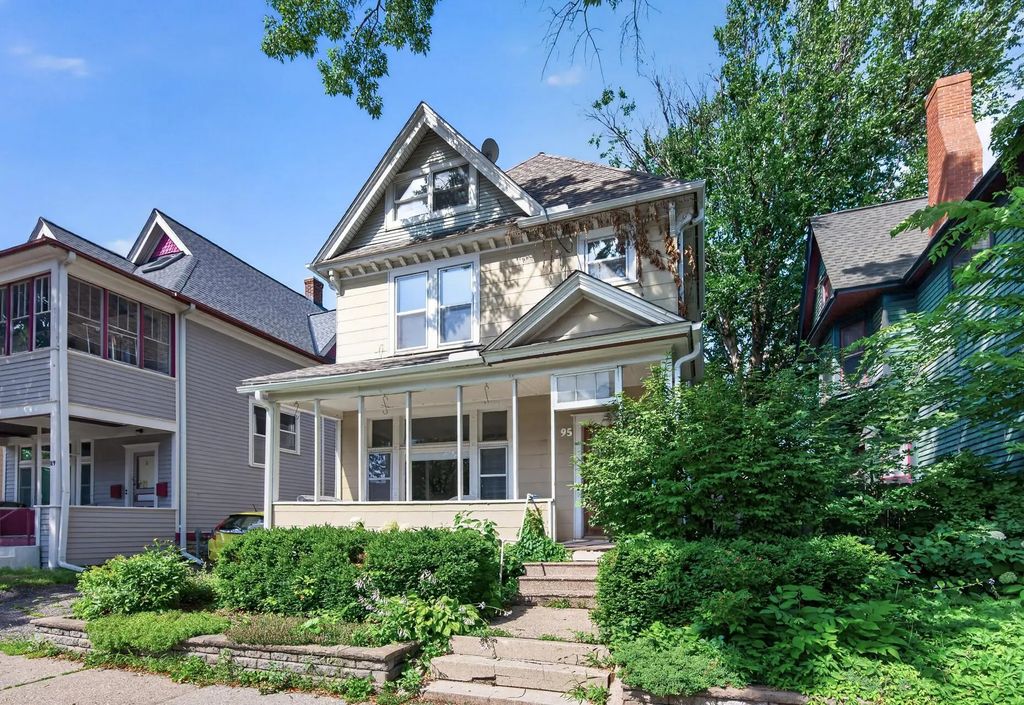 95 Victoria Street N, Saint Paul