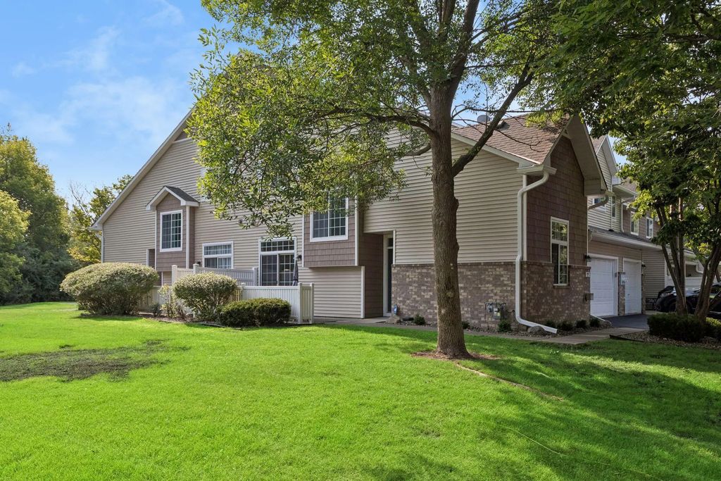 8367 Kimball Drive, Eden Prairie