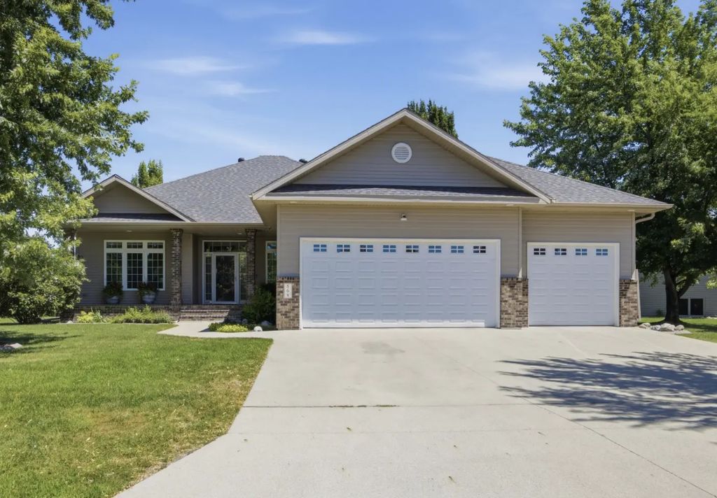 868 32nd Street S, Moorhead