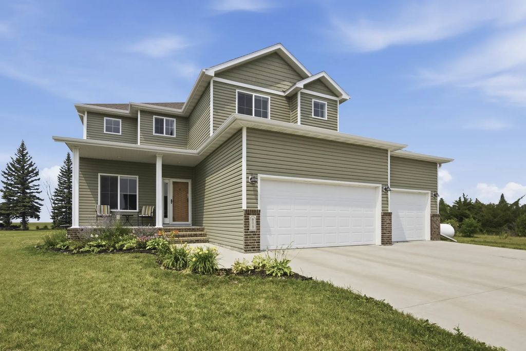 605 Sheyenne Drive, Abercrombie