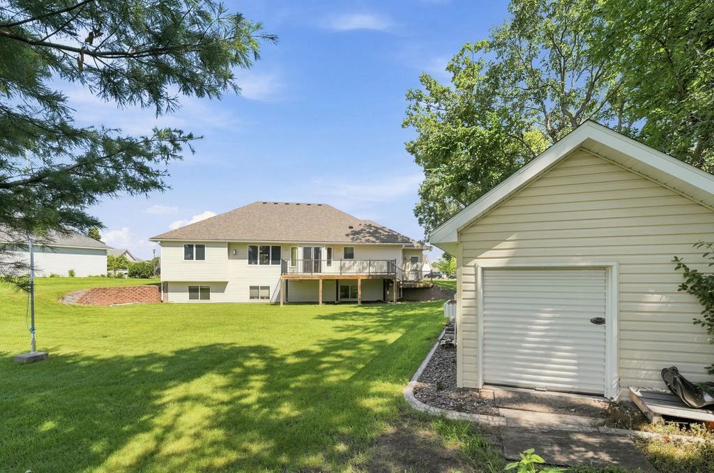 38249 Everton Avenue, North Branch