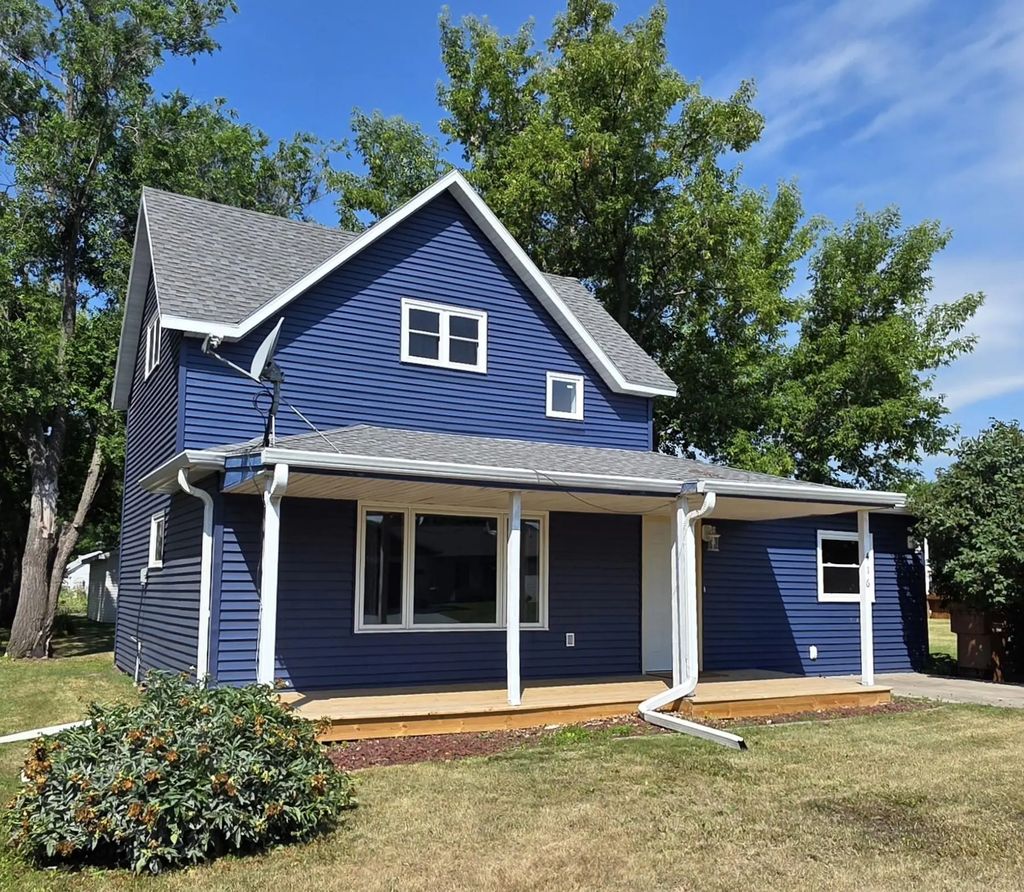 416 Franklin Avenue, Larimore