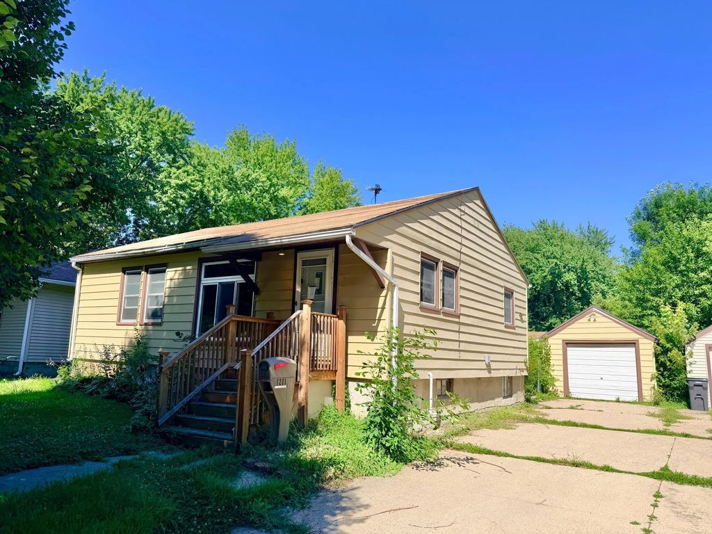 1205 James Avenue, Albert Lea
