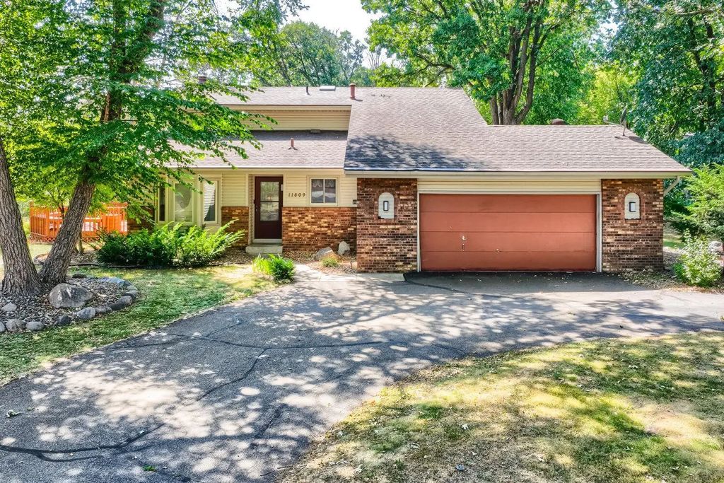 11809 Edgewood Avenue N, Champlin