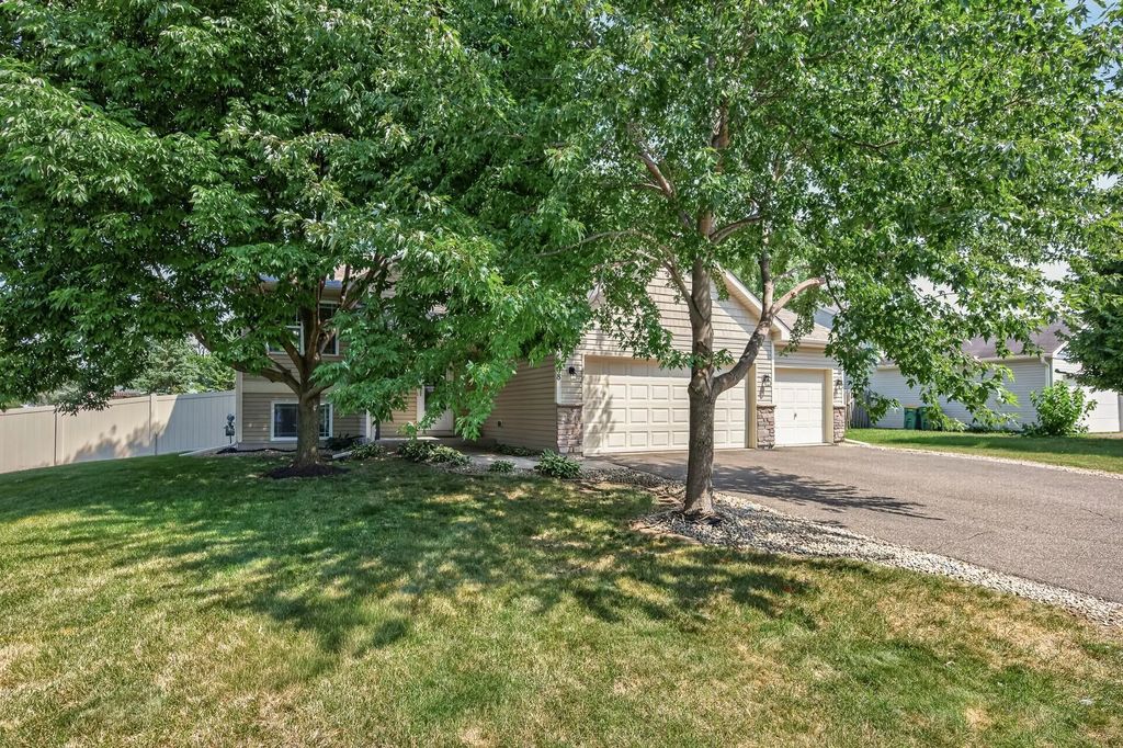 608 Dillon Avenue N, Montrose