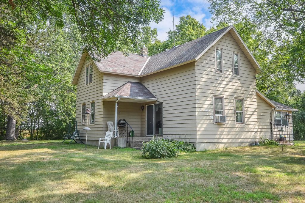 1600 238th Street, Saint Augusta