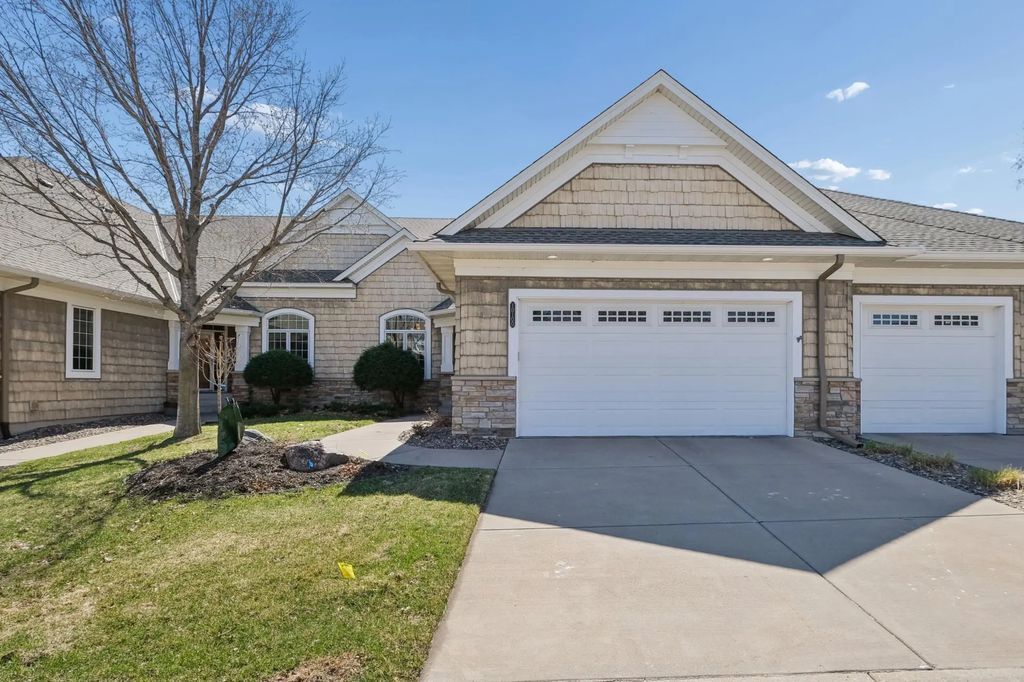10100 Indigo Drive, Eden Prairie