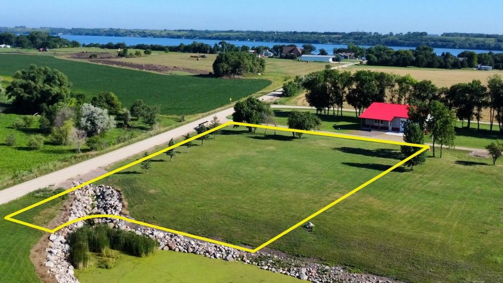 48103 Grace Lane, Big Stone City