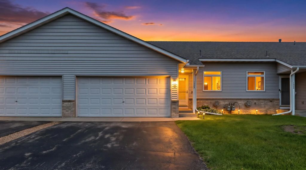 1523 Balinese Street, Shakopee