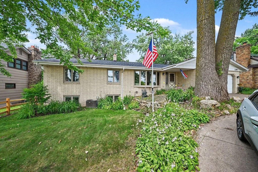 1201 County Road B2 W, Roseville