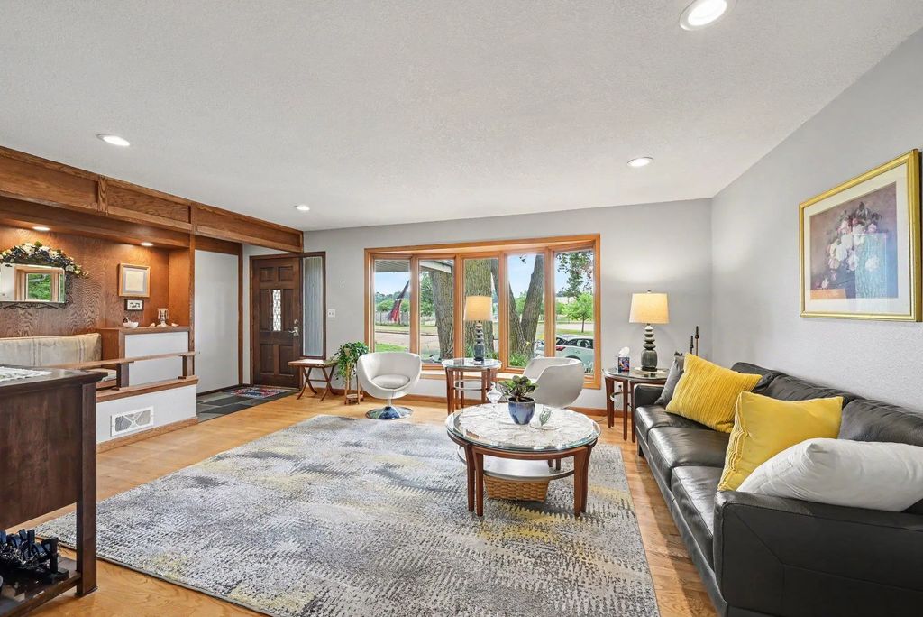 1201 County Road B2 W, Roseville