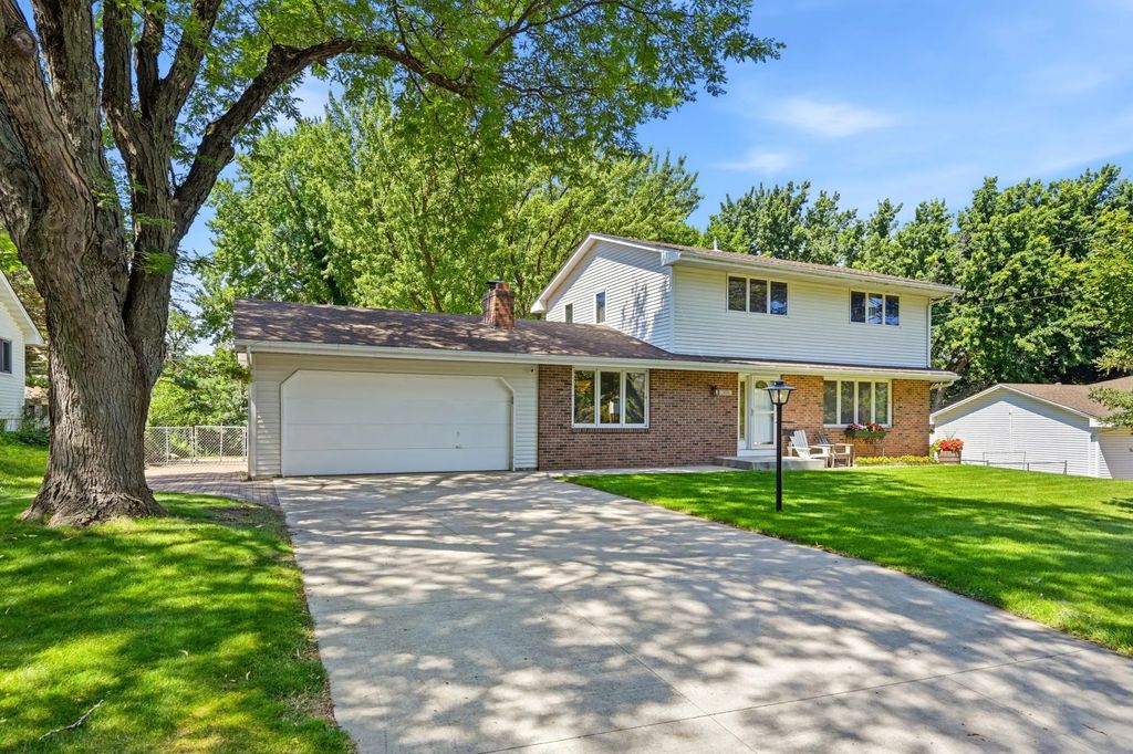 11006 Radisson Drive, Burnsville