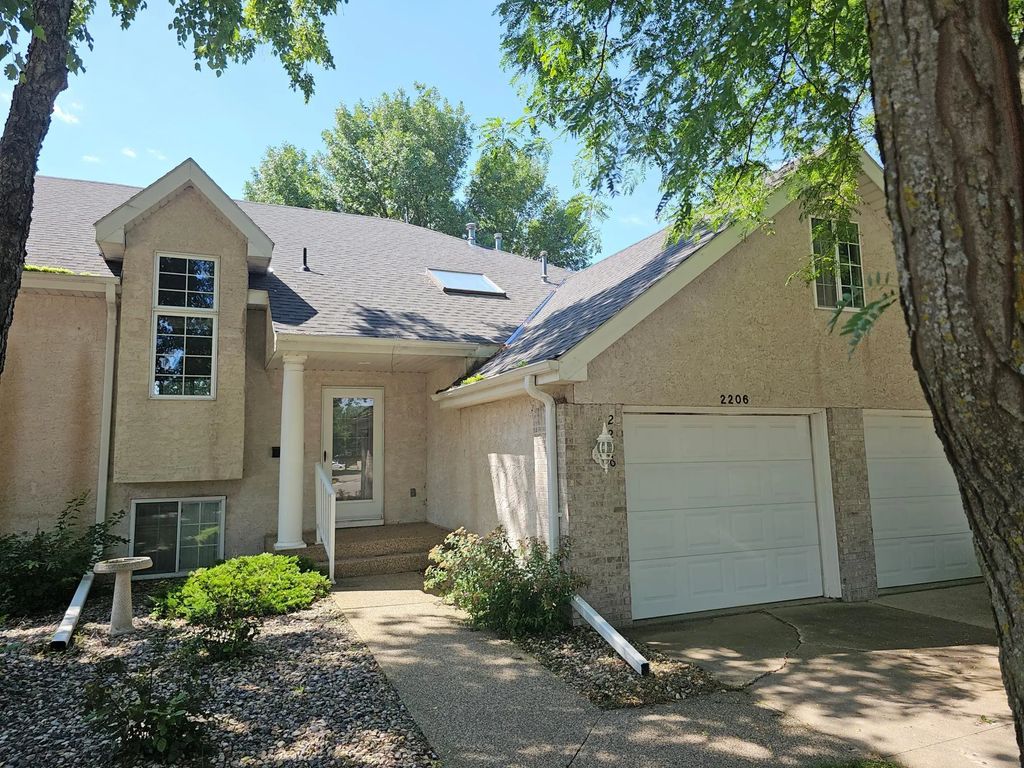 2206 10th Avenue Se, Willmar