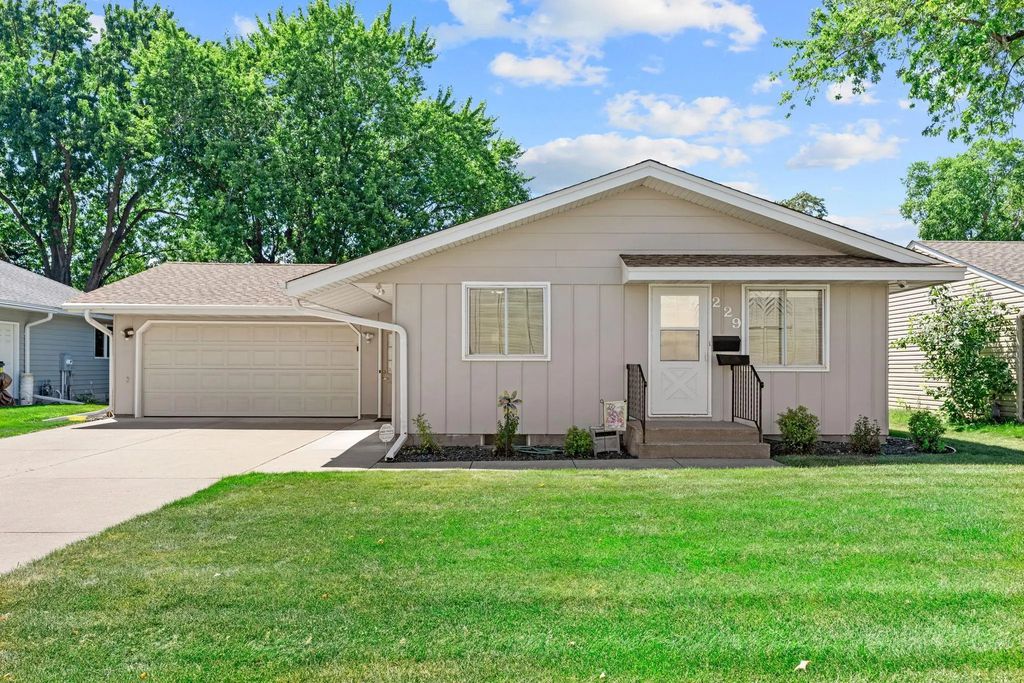 229 8th Avenue Se, Maple Grove
