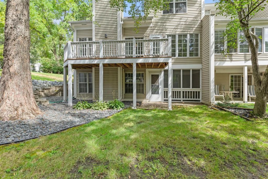 1270 Birch Pond Trail, White Bear Twp