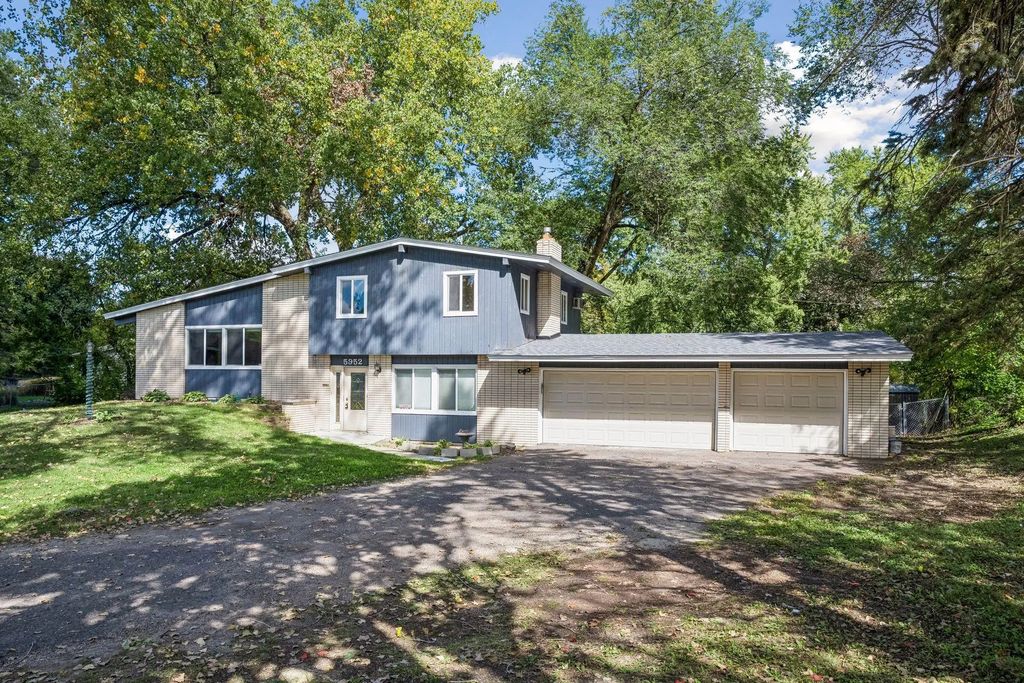 5952 Independence Avenue N, New Hope