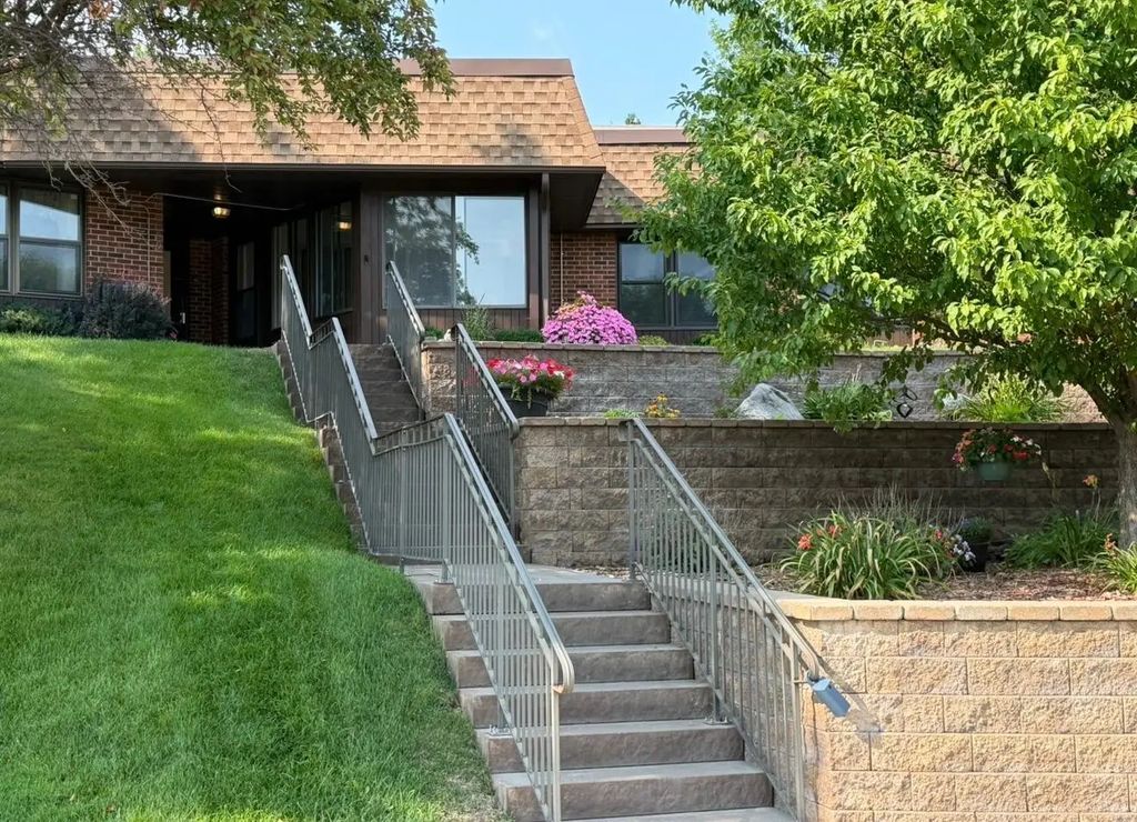 909 Luther Place 102, Albert Lea