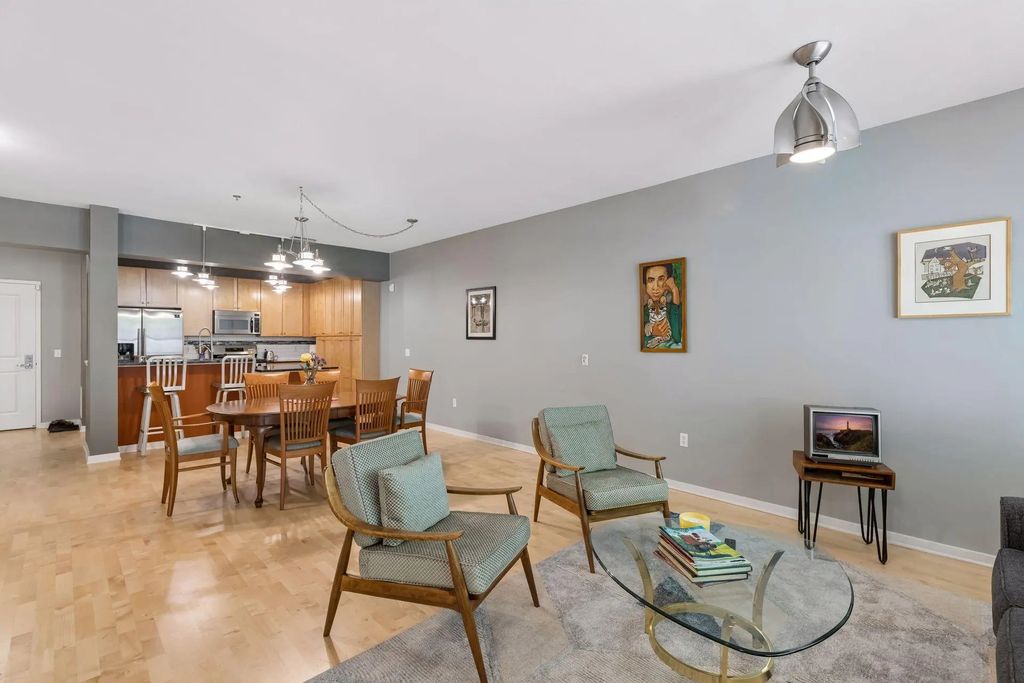 209 8th Street E 109, Saint Paul