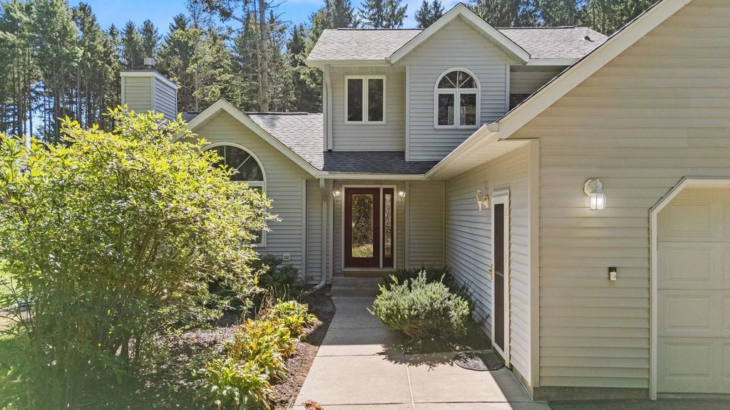 641 205th Avenue, Somerset