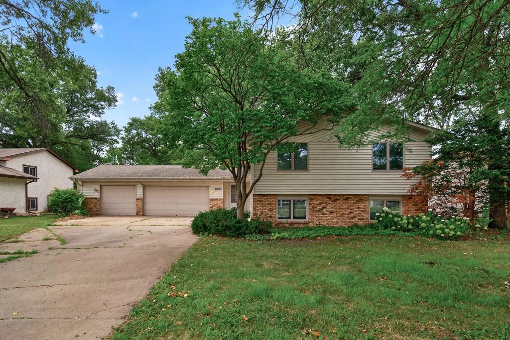 820 86th Lane Nw, Coon Rapids