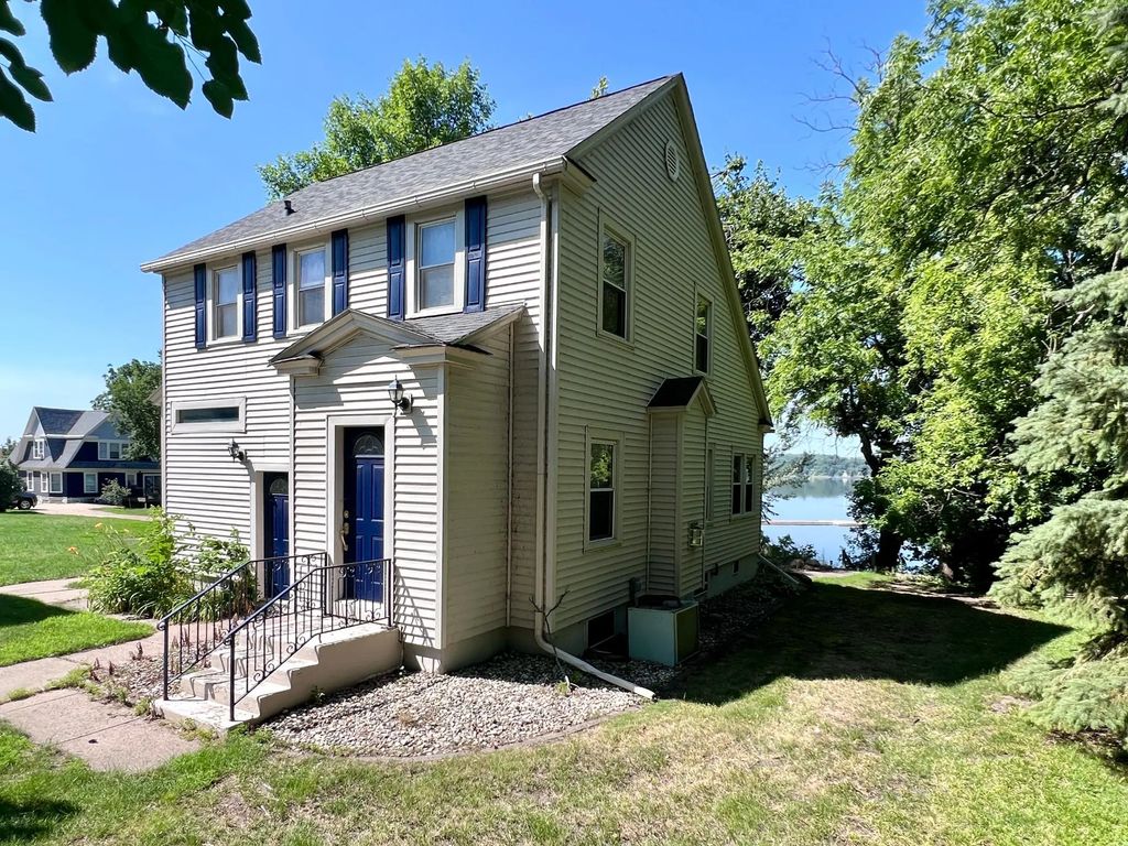 521 Lakeshore Drive, Ortonville