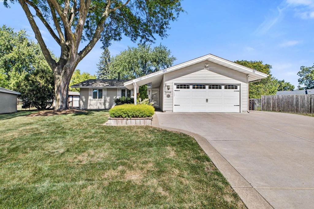1993 Warbler Lane, Saint Paul