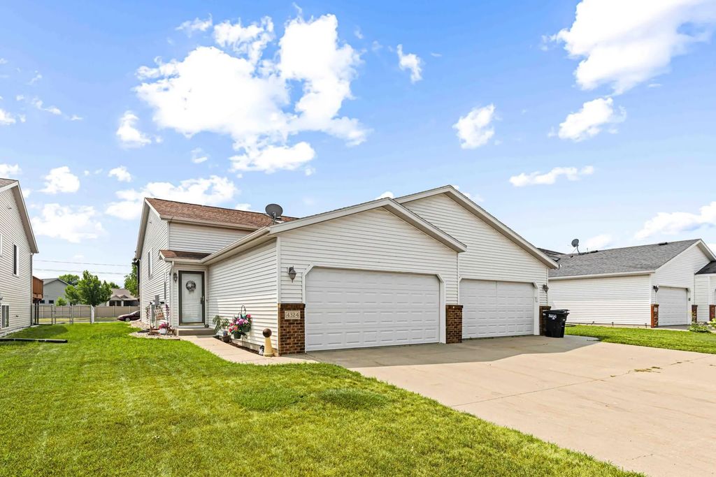 4324 39 1/2 Avenue S, Fargo