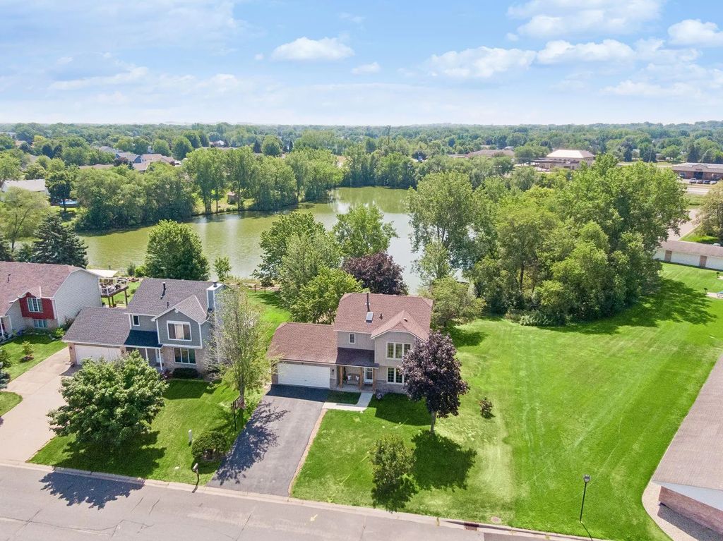 7370 158th Street W, Apple Valley