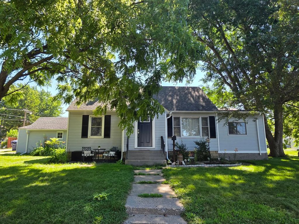717 Forest Street, Kenyon
