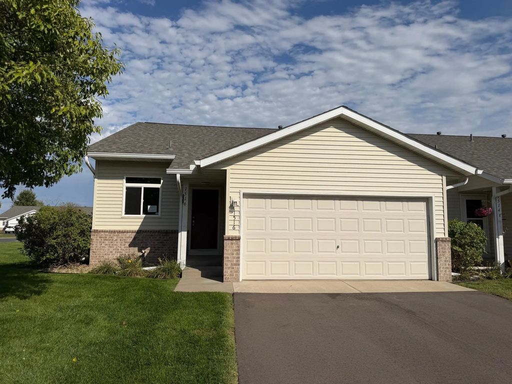 1516 Dublin Court, Shakopee