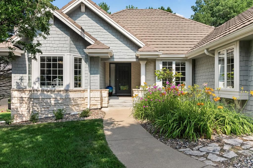 10421 Shelter Grove, Eden Prairie