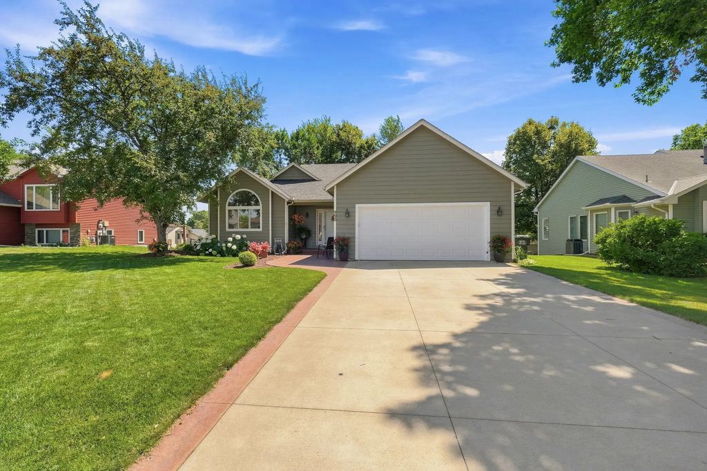990 Ticonderoga Trail, Eagan