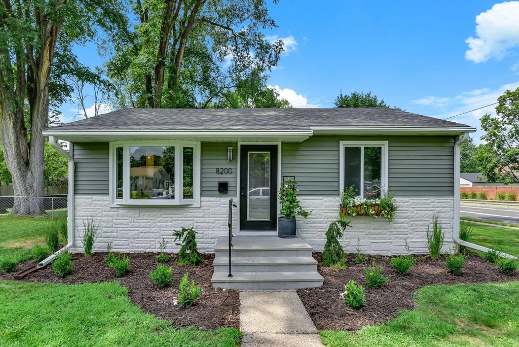 8200 Clinton Avenue S, Bloomington