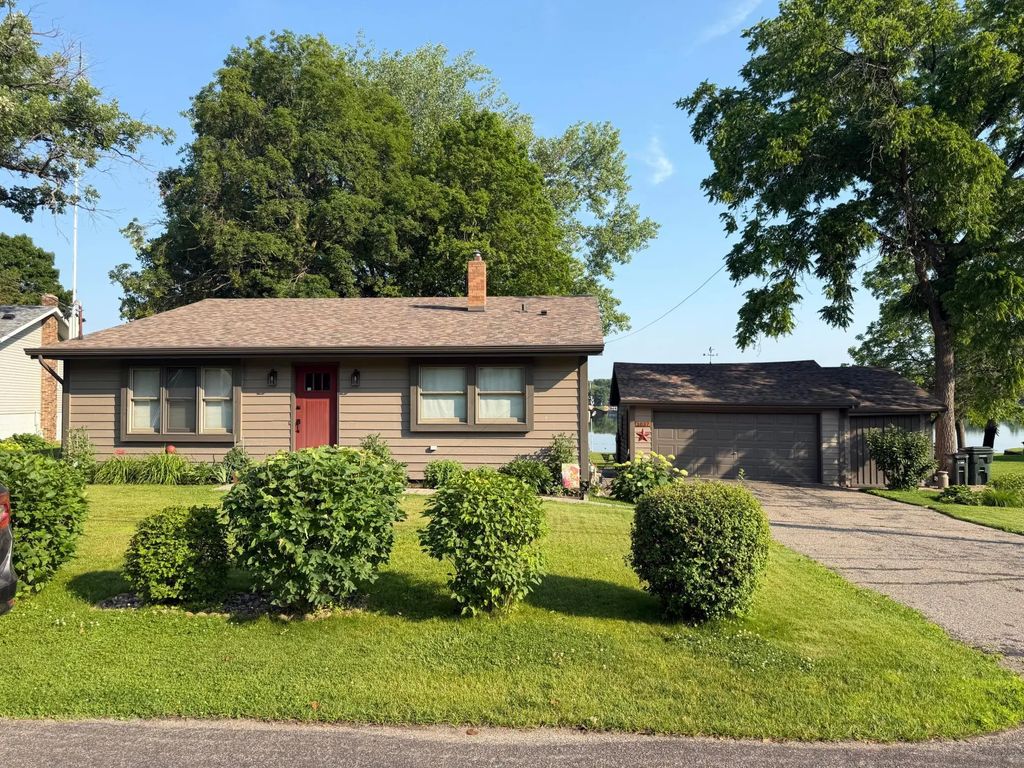 1037 Hamlet Drive N, Avon