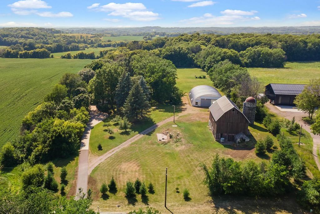 8315 Greenfield Road, Loretto