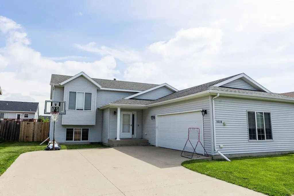1028 39 Avenue W, West Fargo