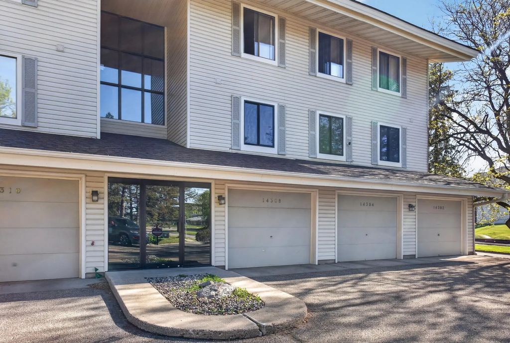 14302 Fairway Drive, Eden Prairie