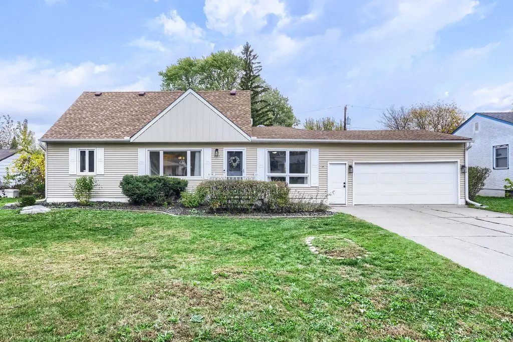 2113 Marble Lane, Eagan