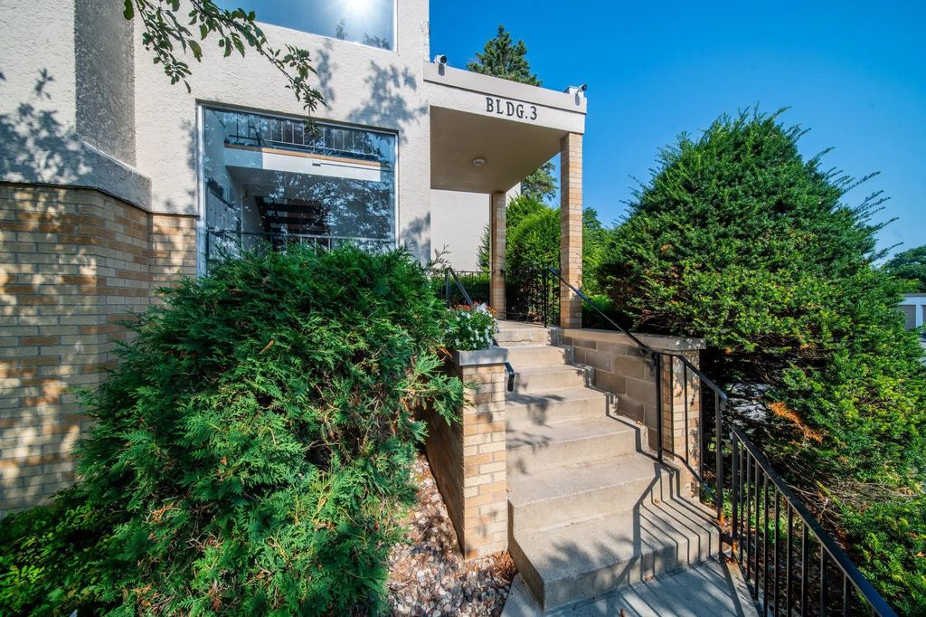 358 Elton Hills Drive Nw 32, Rochester