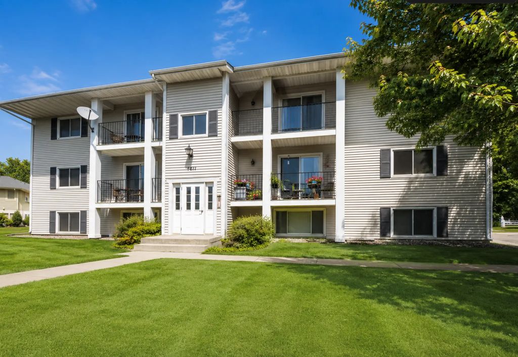 1811 Greenfield Lane Sw 12, Rochester