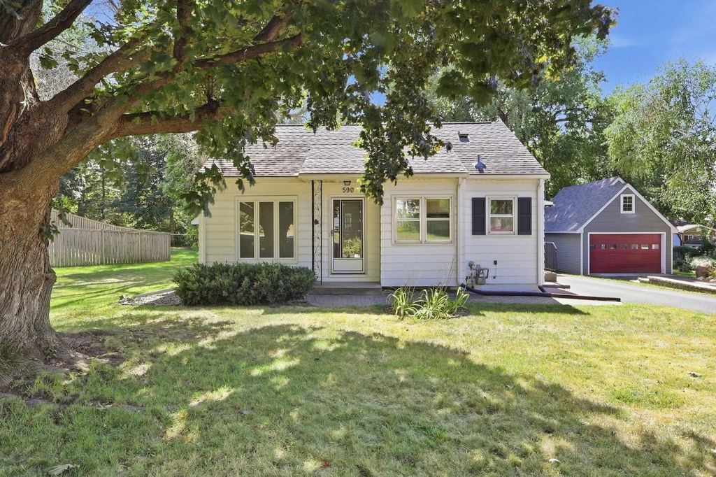 590 Valley Lane, Mendota Heights