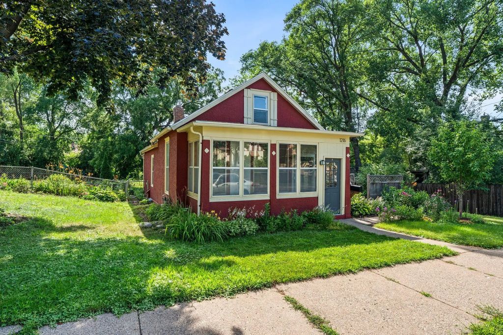 1216 Danforth Street, Saint Paul