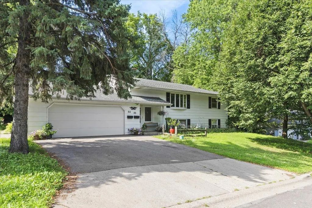 84 Logan Avenue W, West St Paul