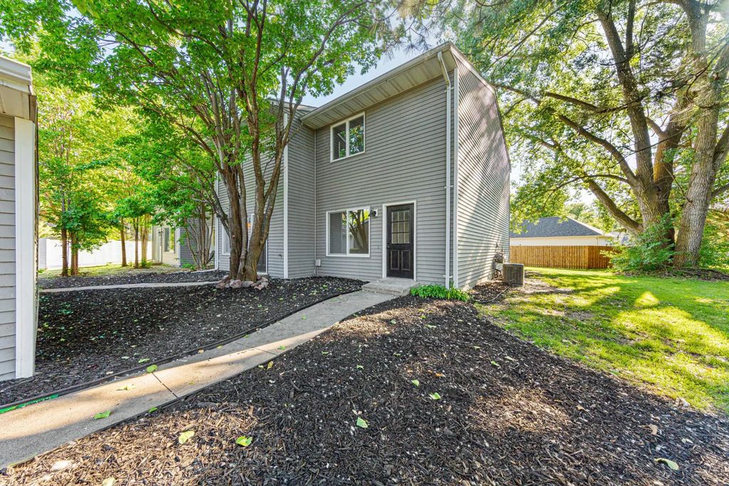 1639 Pleasant View Drive, North Mankato