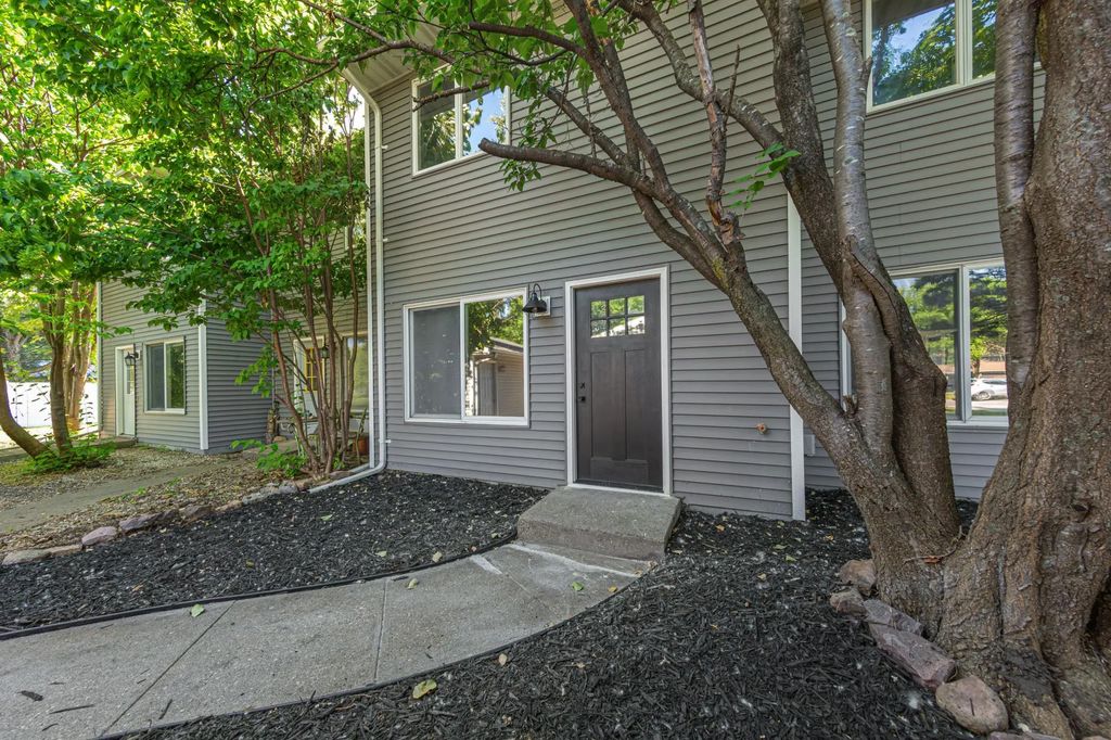 1641 Pleasant View Drive, North Mankato
