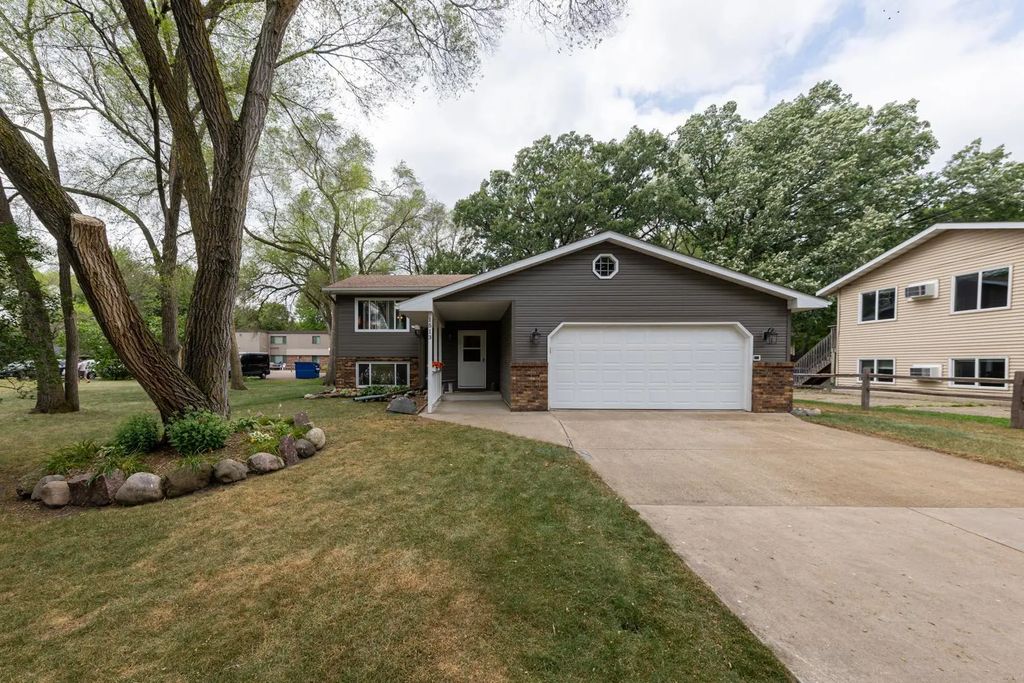 1513 32nd Avenue N, St Cloud