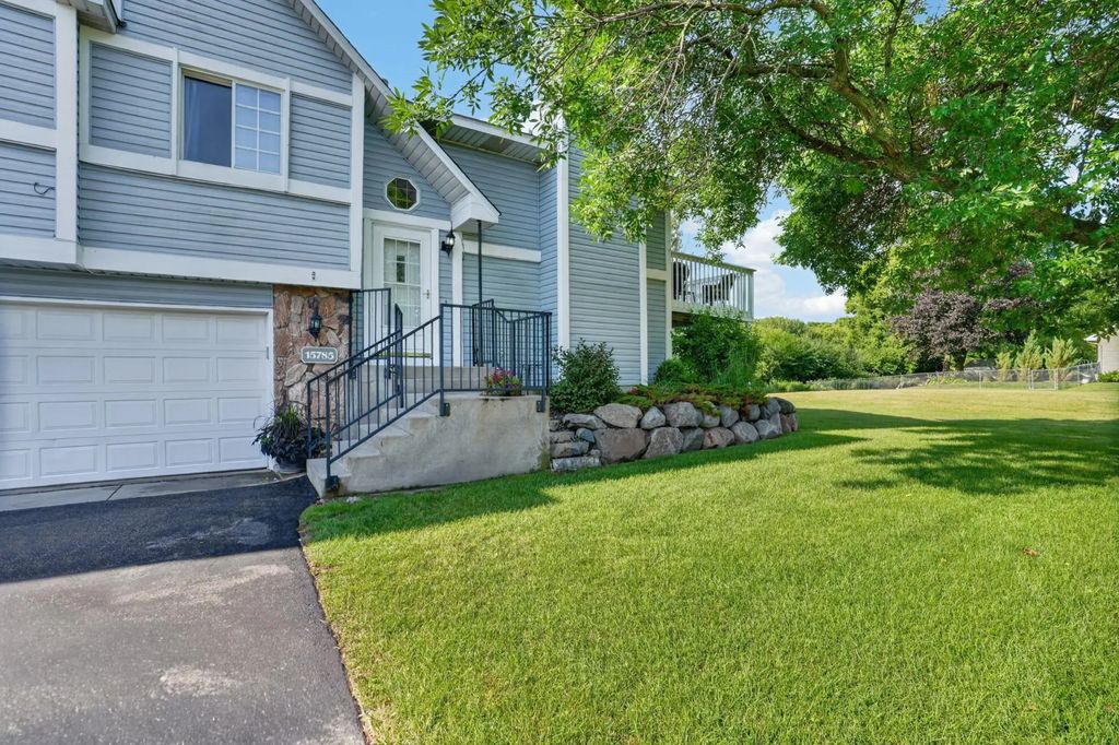 15785 Hannover Path, Apple Valley