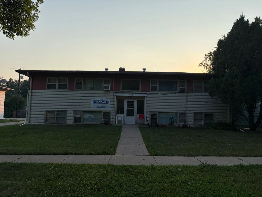 2512 9th Street N, Fargo