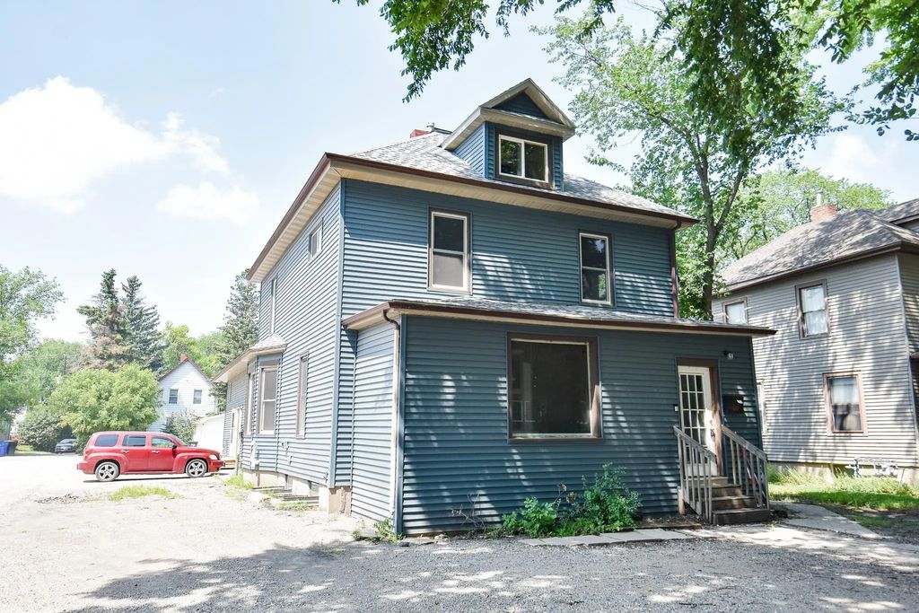 1114 University Drive N, Fargo